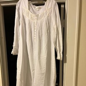 Eileen West small Long Sleeve Maxie White Gown